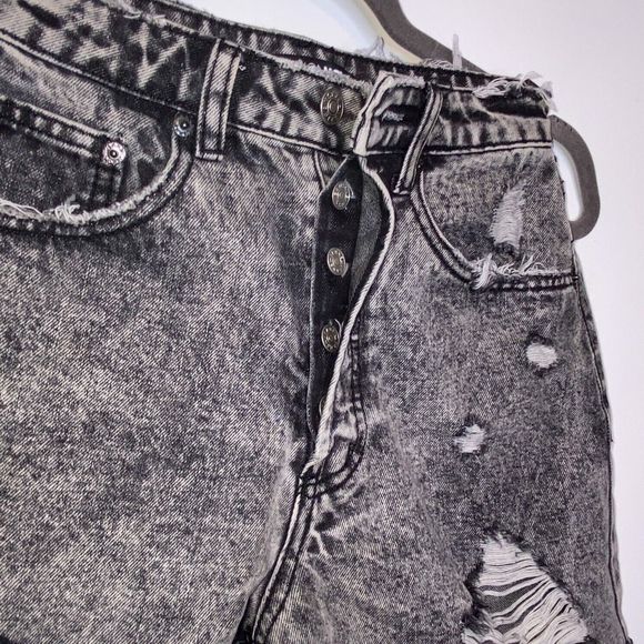 Fashion Nova Size 0 Black Acid Wash Denim Ripped Distressed Torn Shorts Grunge - Picture 2 of 5